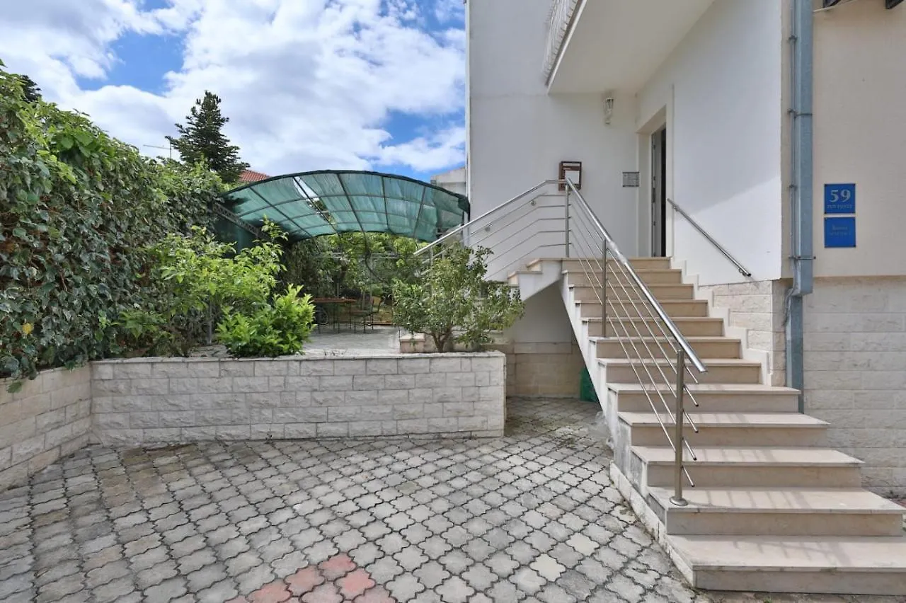 Apartments Punta Donji Okrug  Croatia
