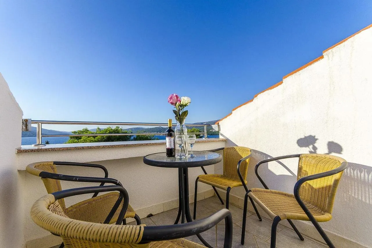 Apartments Punta Donji Okrug