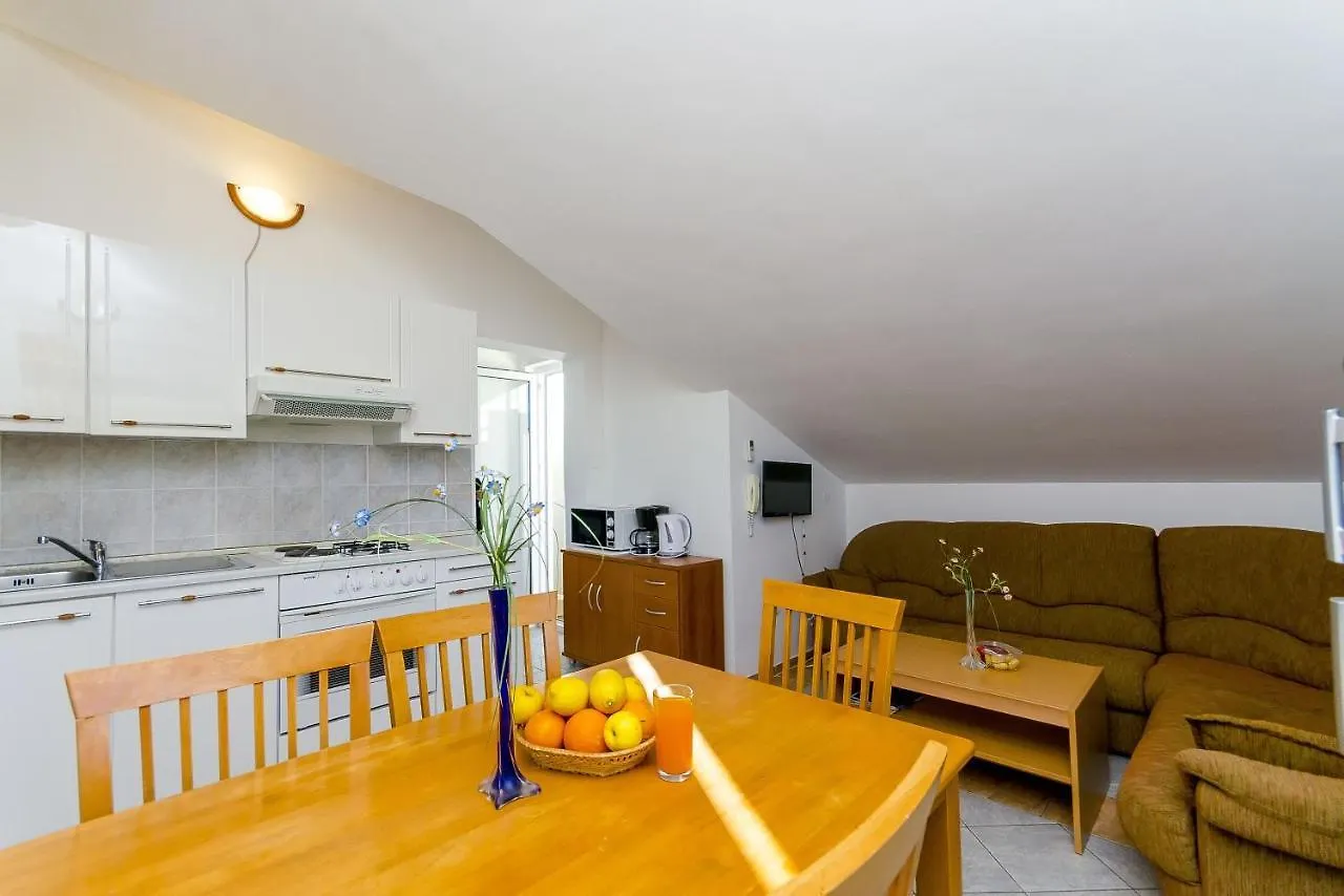 Apartments Punta Donji Okrug   Donji Okrug (Ciovo)
