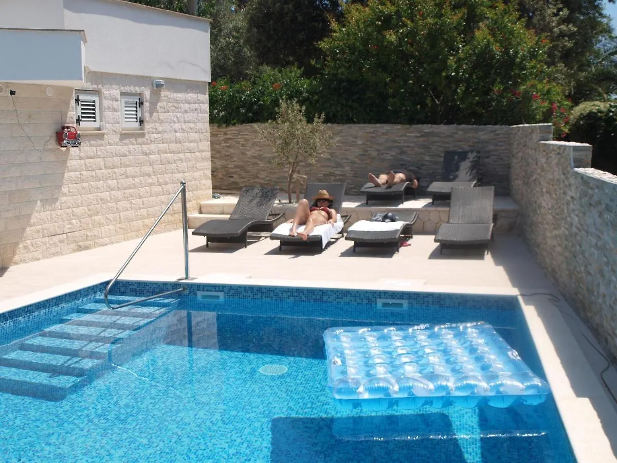 Apartments Punta Donji Okrug