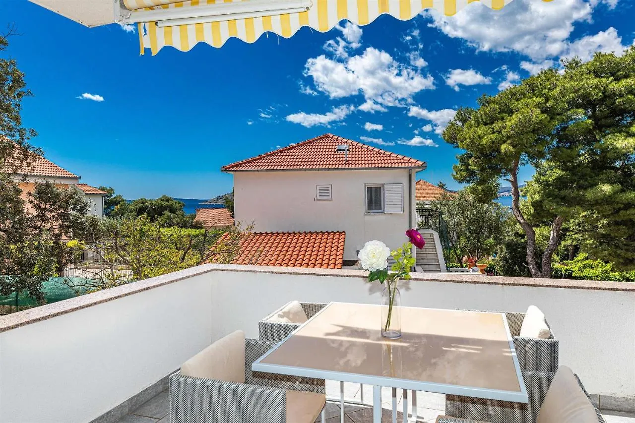 Apartments Punta Donji Okrug