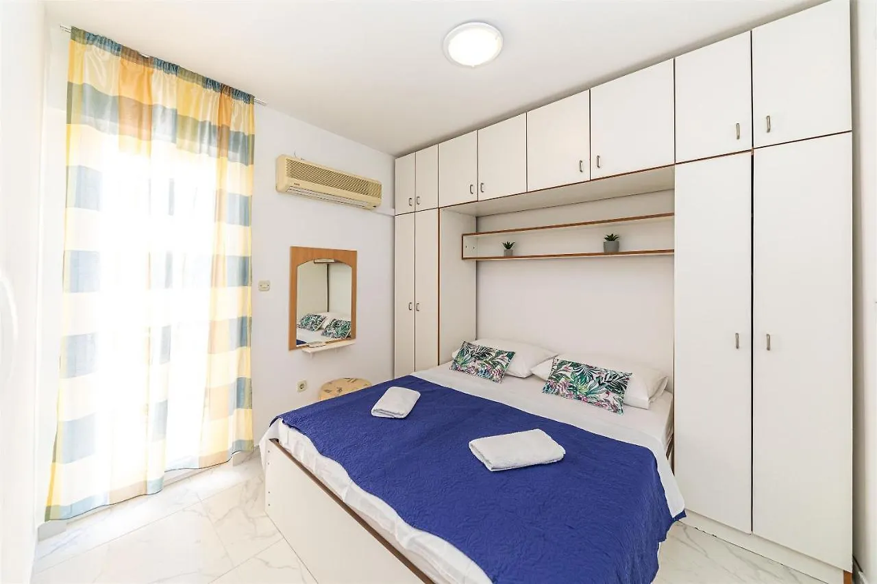 Apartments Punta Donji Okrug  Croatia