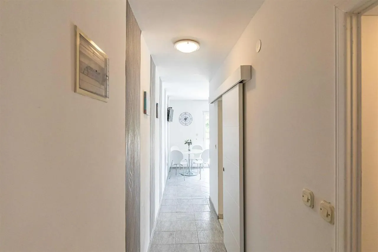 Apartments Punta Donji Okrug