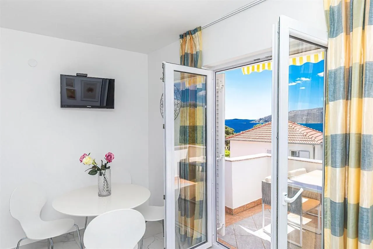 Apartments Punta Donji Okrug  Croatia