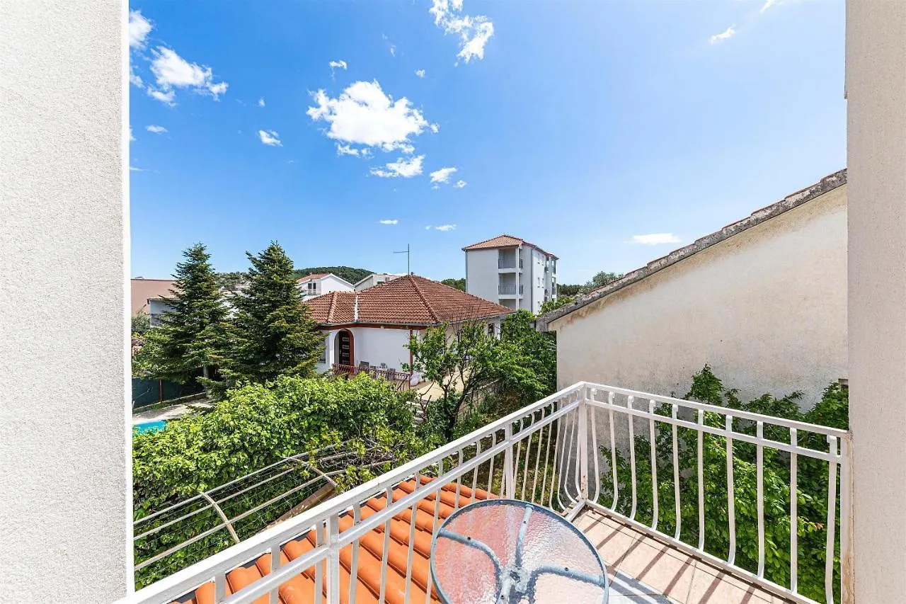 Apartments Punta Donji Okrug  Donji Okrug (Ciovo)