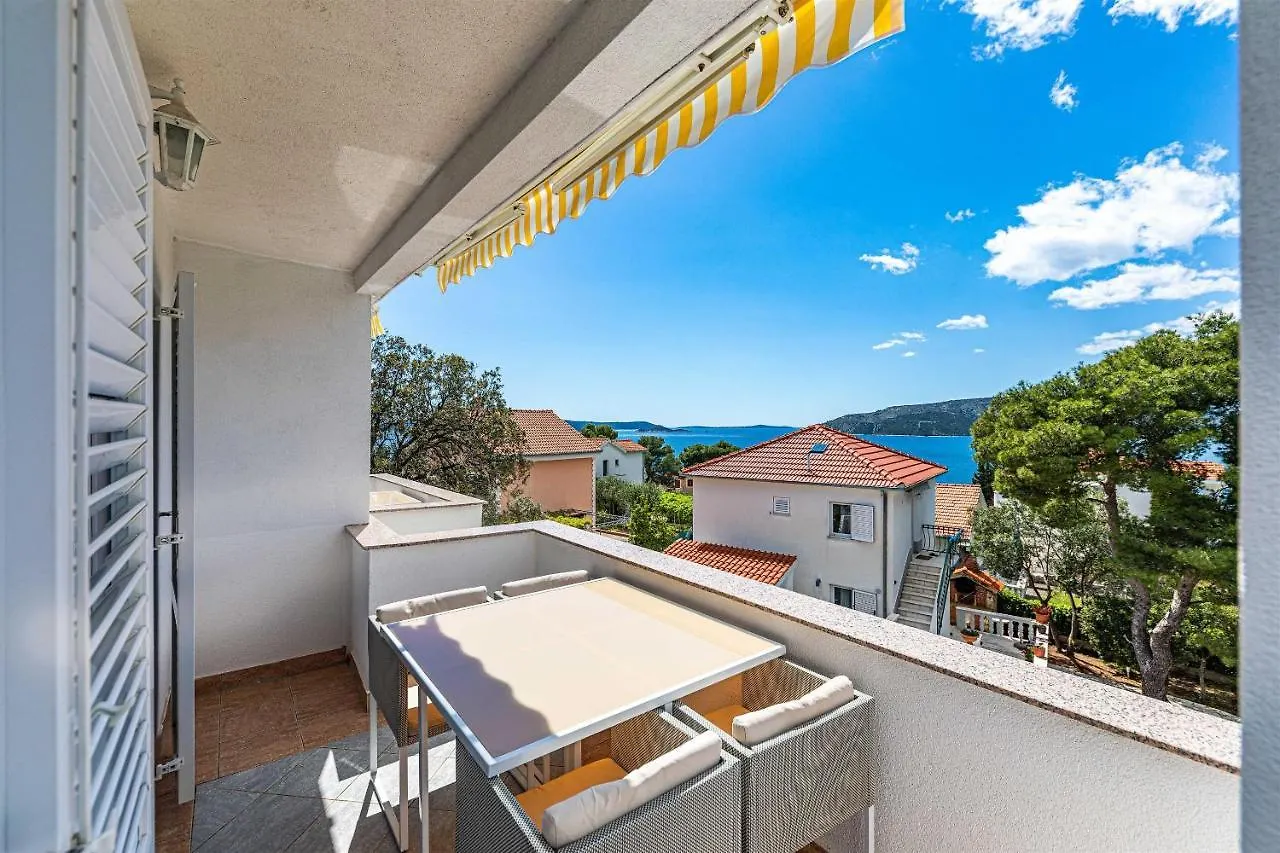 Apartments Punta Donji Okrug