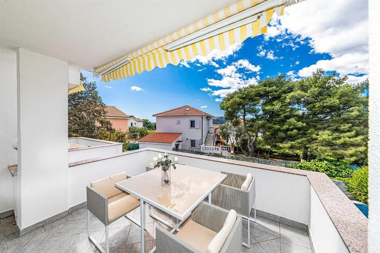 Apartments Punta Donji Okrug
