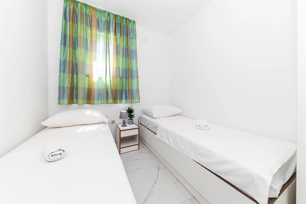 Apartments Punta Donji Okrug   Donji Okrug (Ciovo)