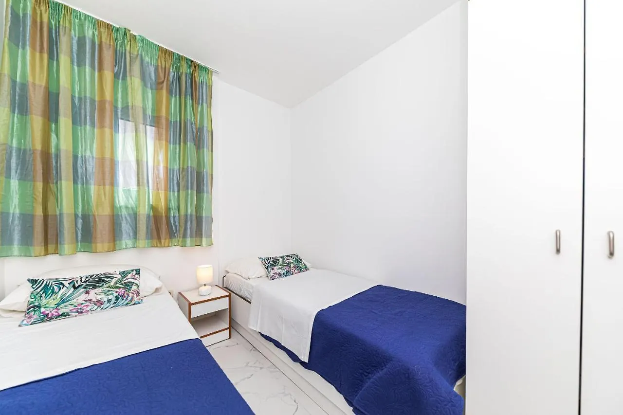 Apartments Punta Donji Okrug