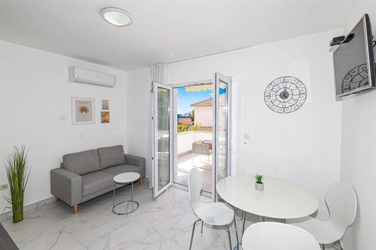 Apartments Punta Donji Okrug  Croatia