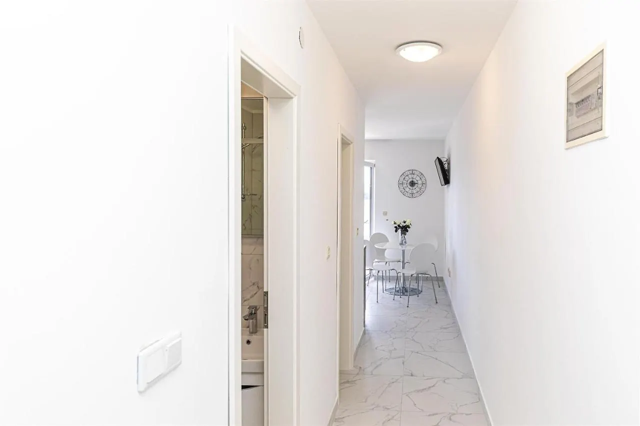 Apartments Punta Donji Okrug
