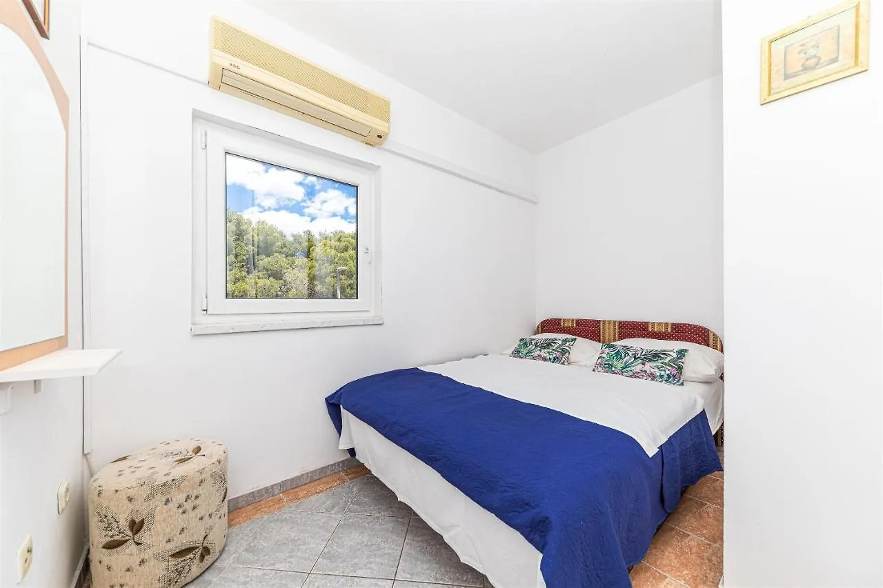 Apartments Punta Donji Okrug  Croatia