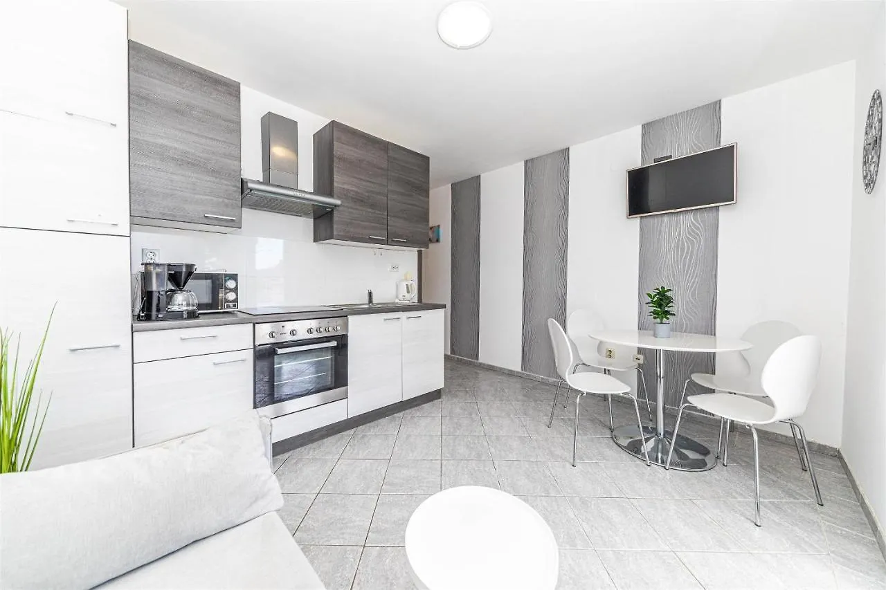 Apartments Punta Donji Okrug  Croatia