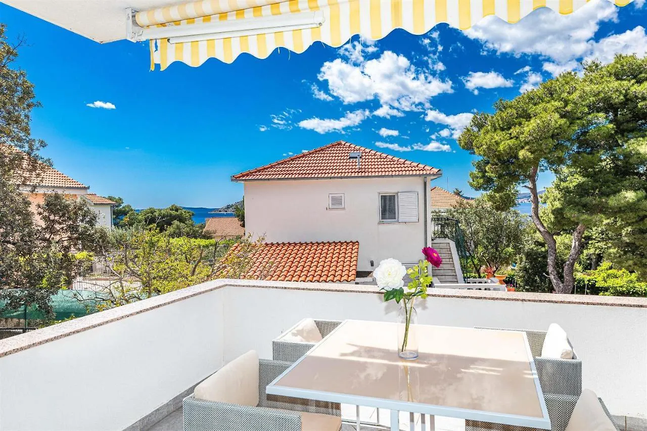 Apartments Punta Donji Okrug  Donji Okrug (Ciovo)