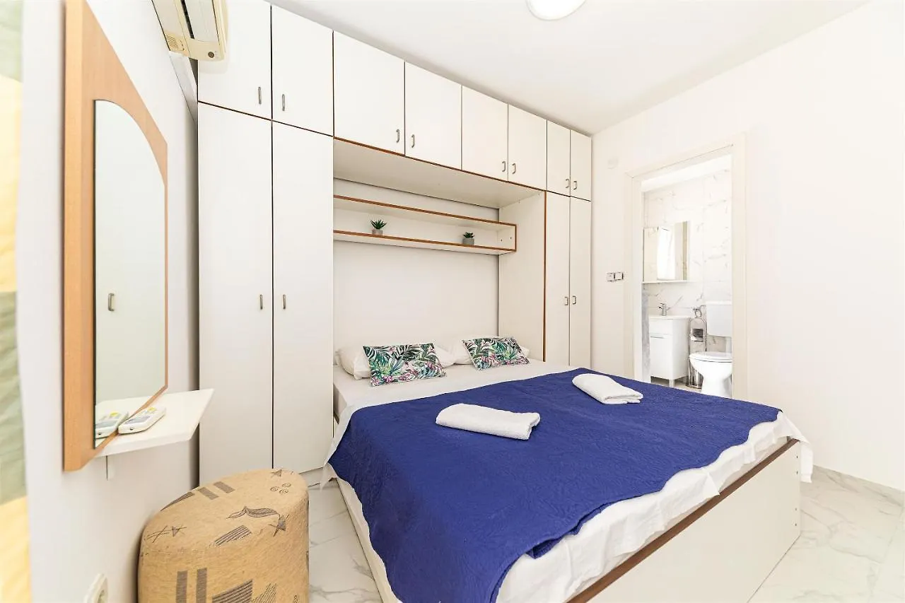 Apartments Punta Donji Okrug  Croatia