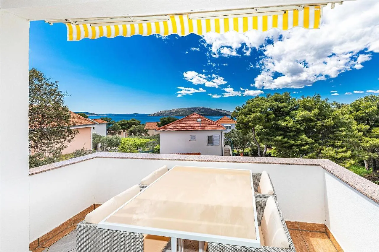 Apartments Punta Donji Okrug  Croatia