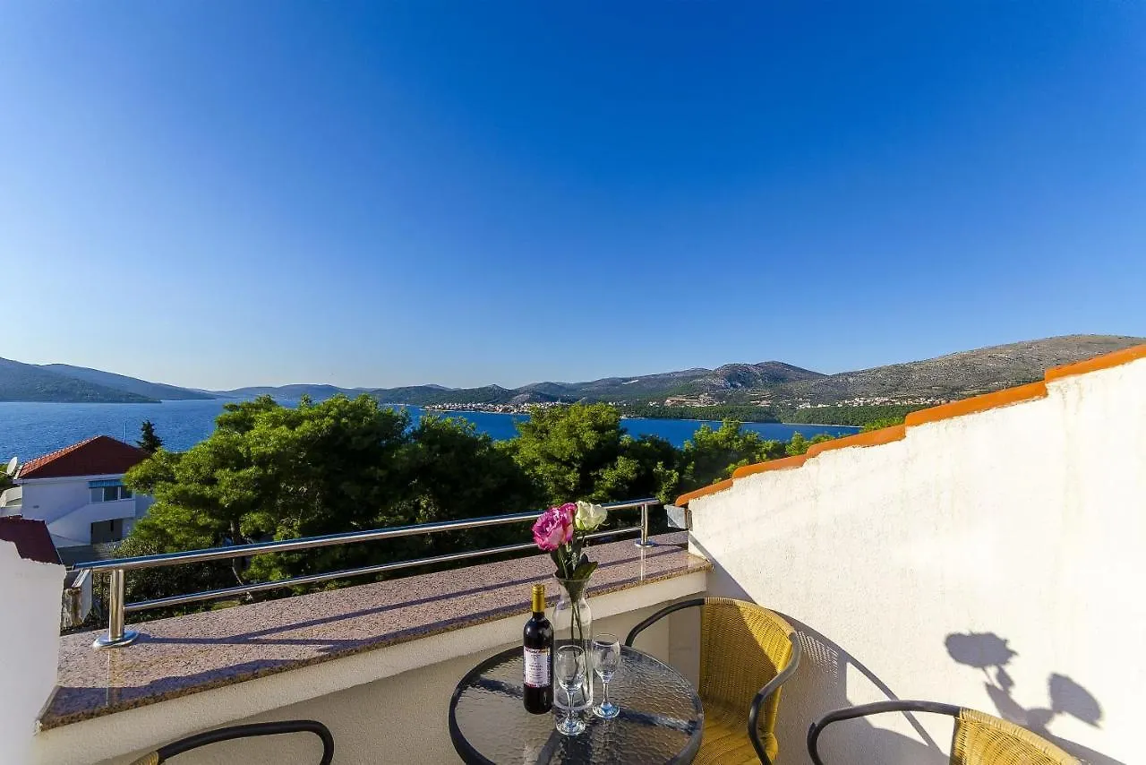 Apartments Punta Donji Okrug  Donji Okrug (Ciovo)